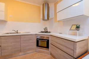 A kitchen or kitchenette at Colleincanto Appartamento Lina