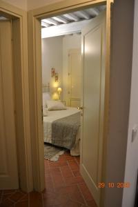 a bedroom with a bed in a room at La Colombara - Fra i colli a 5 minuti dall'autodromo in Imola