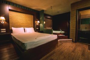 Postel nebo postele na pokoji v ubytování Ruby Rooms Kifisia