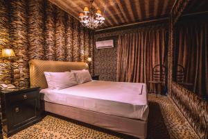 Postel nebo postele na pokoji v ubytování Ruby Rooms Kifisia