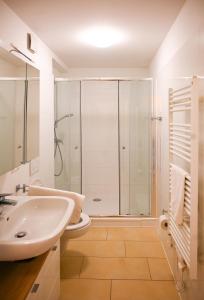 Ванна кімната в Hideaway Suite Danube Canal