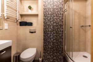 Kúpeľňa v ubytovaní udanypobyt Apartamenty Tuwima