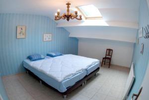 
Ein Bett oder Betten in einem Zimmer der Unterkunft Holiday Home Le Pihon
