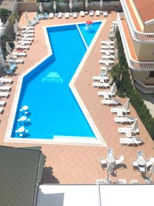 Basen w obiekcie Hotel Lakaj lub w pobliżu