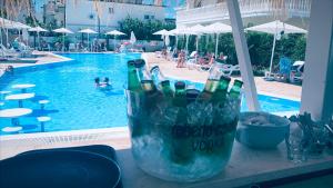 Basen w obiekcie Hotel Lakaj lub w pobliżu