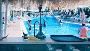 Basen w obiekcie Hotel Lakaj lub w pobliżu