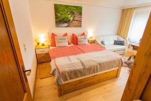 a small bedroom with a bed and a chair at Bergidyll Top 1 Gartenwohnung in Ramsau am Dachstein