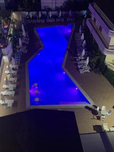 Basen w obiekcie Hotel Lakaj lub w pobliżu