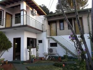 Rakennus, jossa guesthouse sijaitsee