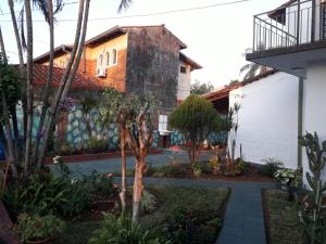 Puutarhaa majoituspaikan Nueva Alborada Lodging House ulkopuolella