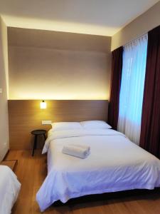 EZ Suites客房内的一张或多张床位
