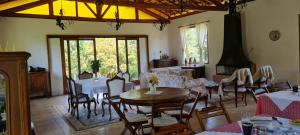 Um restaurante ou outro lugar para comer em Chalé na Montanha