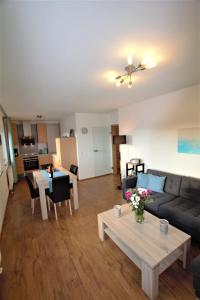 a living room with a couch and a table at Ferienwohnung Heideblick in Volkesfeld