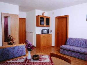 a living room with a couch and a table at Appartement Wasserer in San Giovanni in Val Aurina