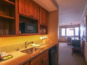A kitchen or kitchenette at Crystal Mountain