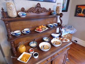 Makanan di atau berdekatan rumah tamu ini