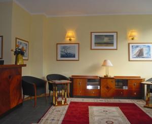 a living room with wooden furniture and a table at Hotel Amadeus Central in Berlin