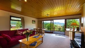 Gallery image of 2 bedroom lodge sleeps 4 loch and mountain view in Crianlarich
