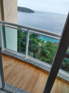 a balcony with a view of the ocean at Porto Real Suites Mangaratiba in Mangaratiba