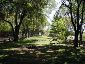 Ein Garten an der Unterkunft Lazy Oaks Resort