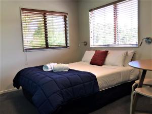Postel nebo postele na pokoji v ubytování Kaiteri Lodge