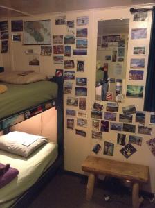 Un pat sau paturi într-o cameră la Talkeetna Roadhouse