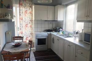 Η κουζίνα ή μικρή κουζίνα στο Nafpaktos Cosy Apartment close to the Sea