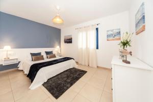 Postel nebo postele na pokoji v ubytování Luxury Suite Sea Front III