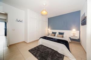 Postel nebo postele na pokoji v ubytování Luxury Suite Sea Front III