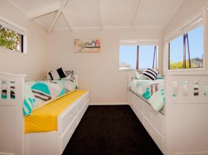 Gallery image of Beach Central - Whangamata Holiday Home in Whangamata