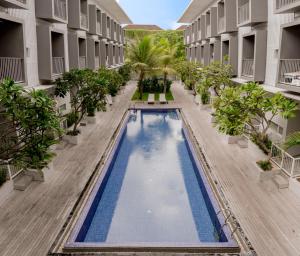 Bazén v ubytování The Rooms Apartment Bali by ARM Hospitality nebo v jeho okolí