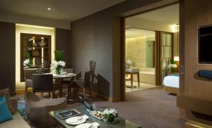 TV a/nebo společenská místnost v ubytování InterContinental Nha Trang by IHG
