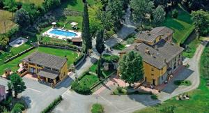 Piscine de l'établissement Il Borgo di Villa Castelletti Country Hotel ou située à proximité