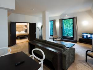 TV a/nebo společenská místnost v ubytování Lydia Hotel
