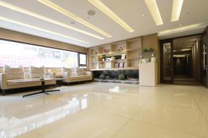 Khu vực ghế ngồi tại Talmud Hotel Yizhong