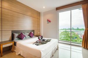 Ліжко або ліжка в номері โรงแรมภูสมอ เมืองตรัง