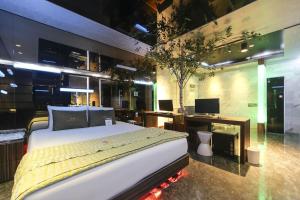 TV a/nebo společenská místnost v ubytování Login Hotel