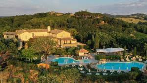Bazén v ubytování Abbazia Collemedio Resort & Spa nebo v jeho okolí