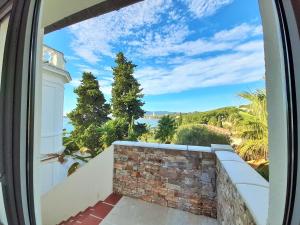 a view of the ocean from the balcony of a house at Villa Les Terrasses Tamaris Les Sablettes in La Seyne-sur-Mer