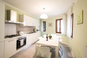 A kitchen or kitchenette at Da Bruno Homes