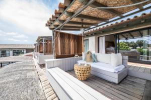 Balkón nebo terasa v ubytování Hôtel Le Roi Théodore & Spa