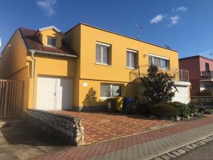 Budova, kde se apartmán nachází + 21 fotografií