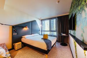 Giường trong phòng chung tại Ibis Styles Rouen Centre Rive Gauche