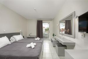 Voodi või voodid majutusasutuse Poseidon Beach Hotel toas