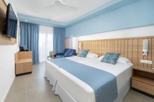 Postel nebo postele na pokoji v ubytování Hotel Riu Palace Palmeras - All Inclusive