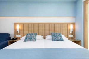 Postel nebo postele na pokoji v ubytování Hotel Riu Palace Palmeras - All Inclusive
