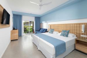 Postel nebo postele na pokoji v ubytování Hotel Riu Palace Palmeras - All Inclusive