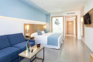TV a/nebo společenská místnost v ubytování Hotel Riu Palace Palmeras - All Inclusive