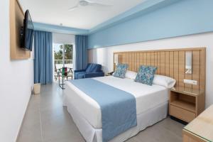 Postel nebo postele na pokoji v ubytování Hotel Riu Palace Palmeras - All Inclusive