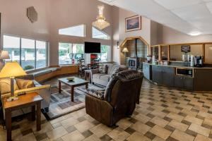 TV a/nebo společenská místnost v ubytování Quality Inn Paradise Creek
